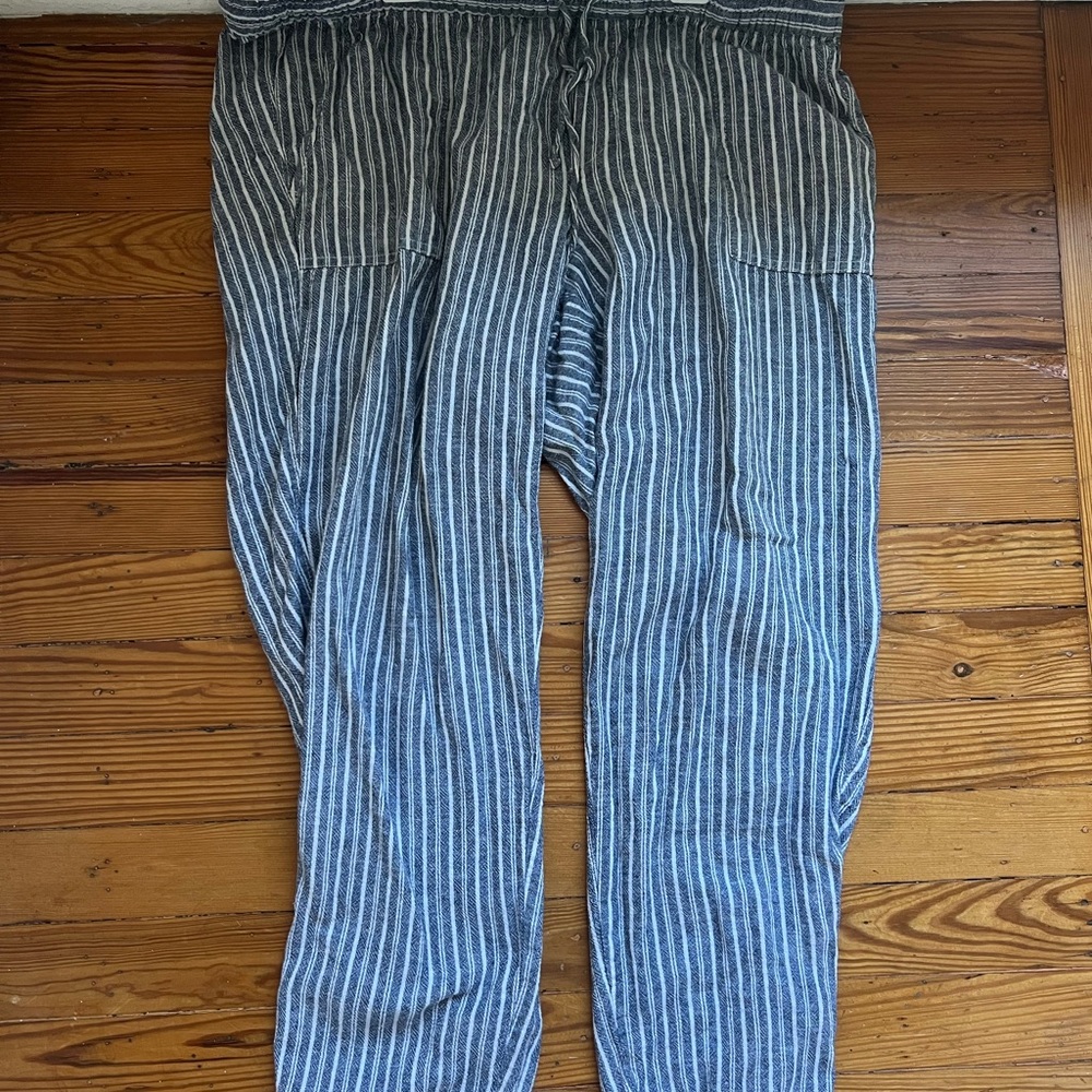 Old Navy Striped Black and White mid rise pants
